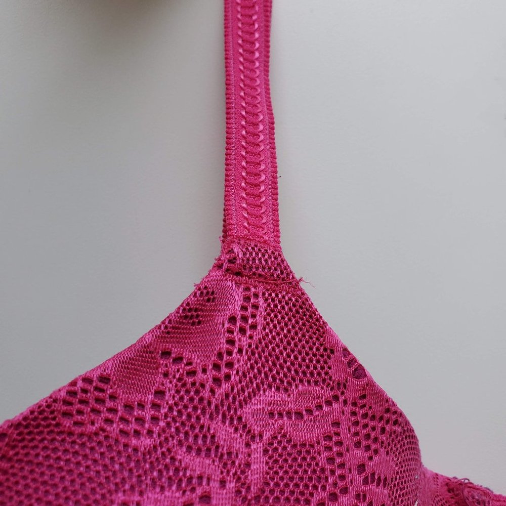 SOLD - Maidenform Lace Bra Fuchsia Size 38D - Picture 3 of 7